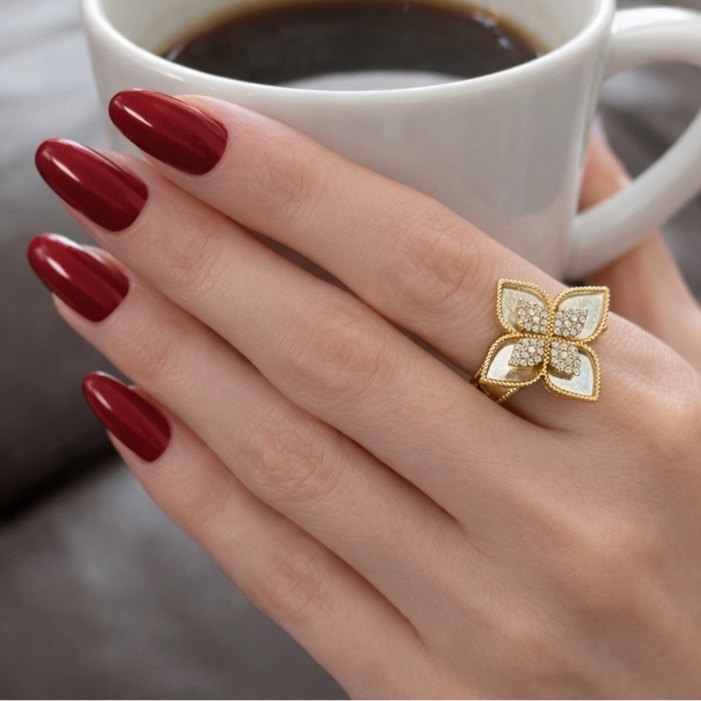 Elegant Gold Flower Ring